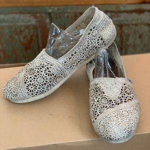 TOMS Cream Lace Slip On Size 9.5